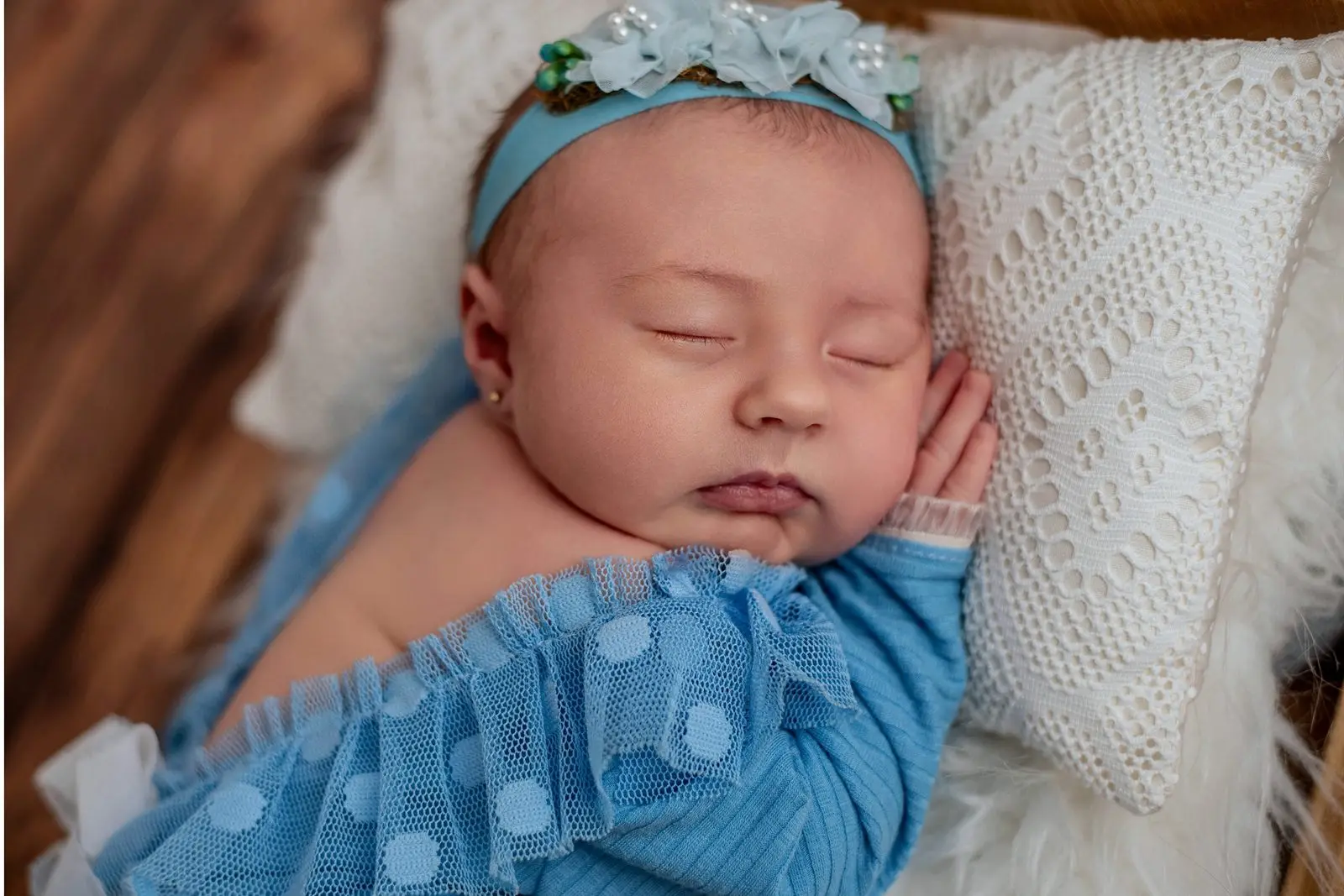 Depois: newborn com pele e tonalidade tratadas